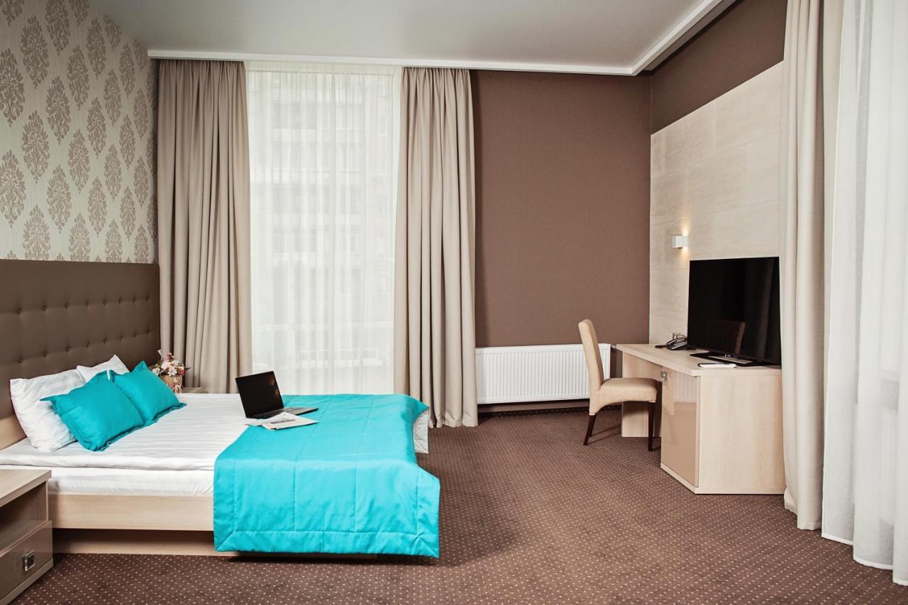 Hotel Versailles Lutsk Luaran gambar