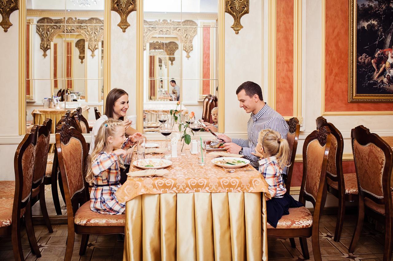 Hotel Versailles Lutsk Luaran gambar