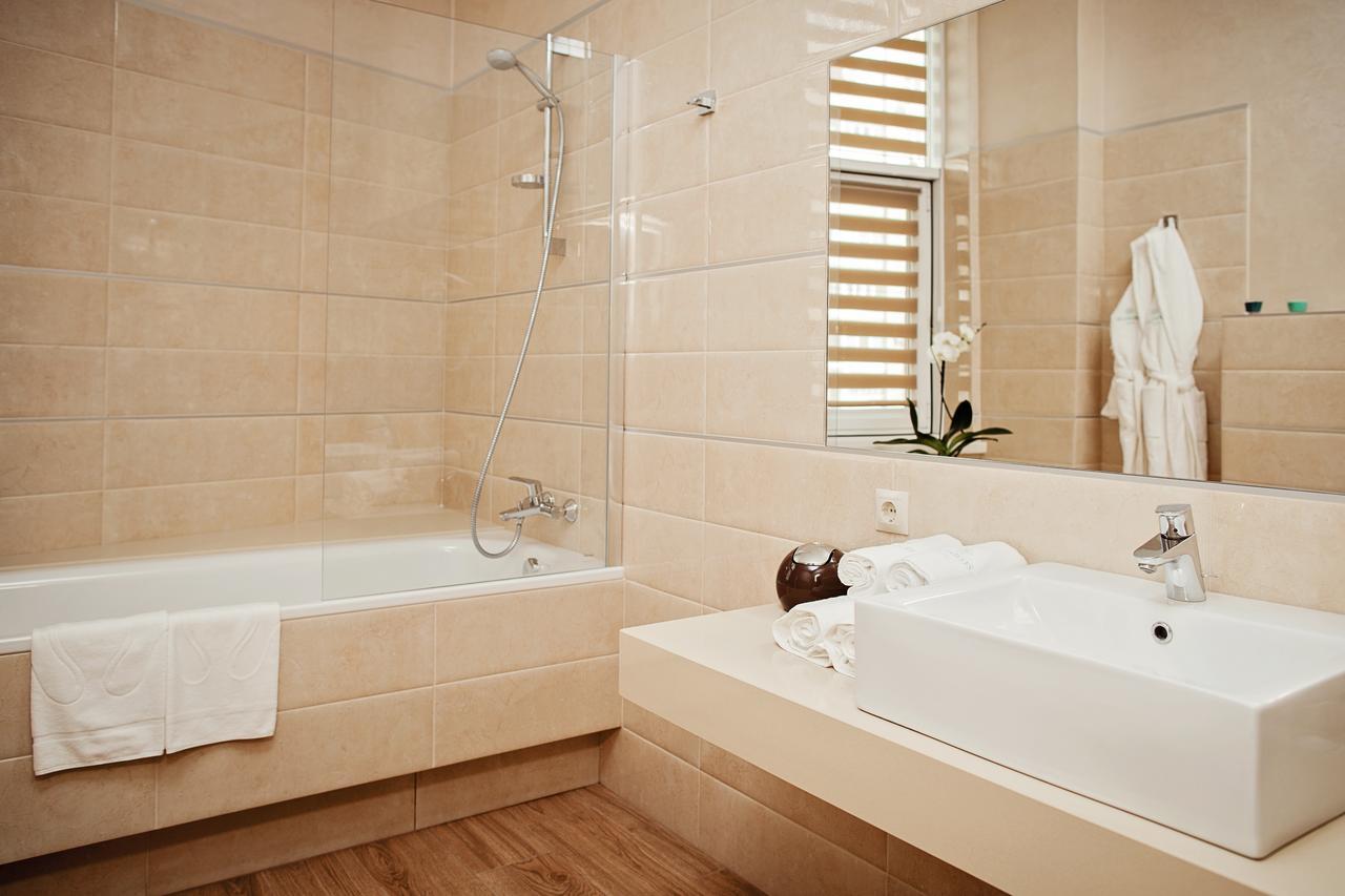 Hotel Versailles Lutsk Luaran gambar