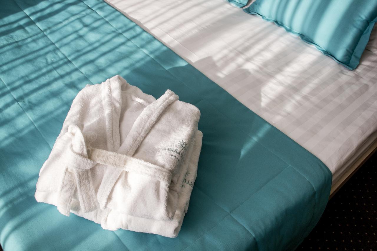 Hotel Versailles Lutsk Luaran gambar