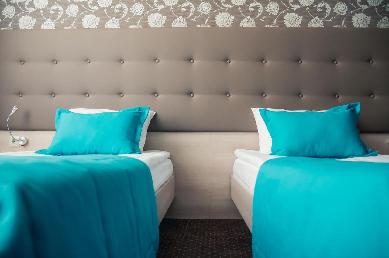 Hotel Versailles Lutsk Luaran gambar