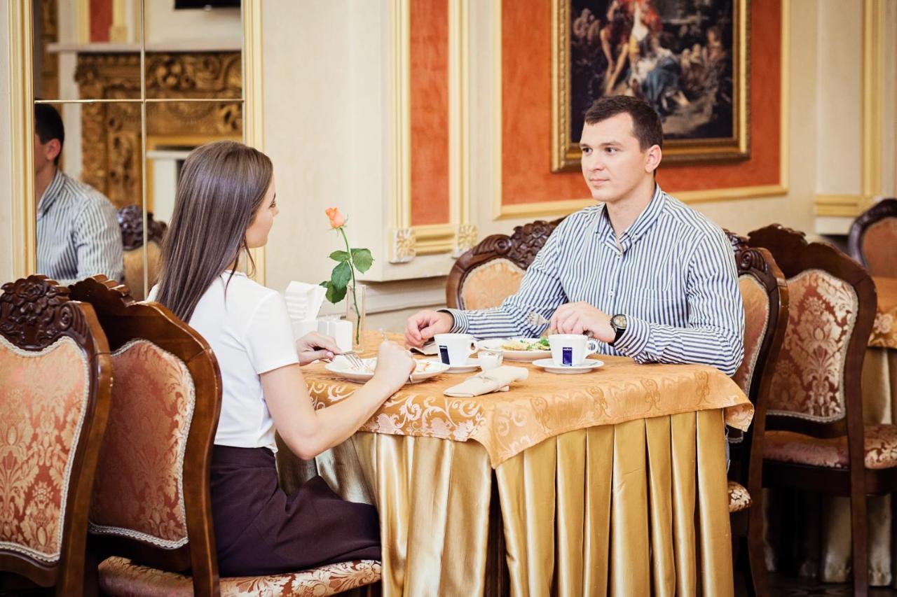 Hotel Versailles Lutsk Luaran gambar